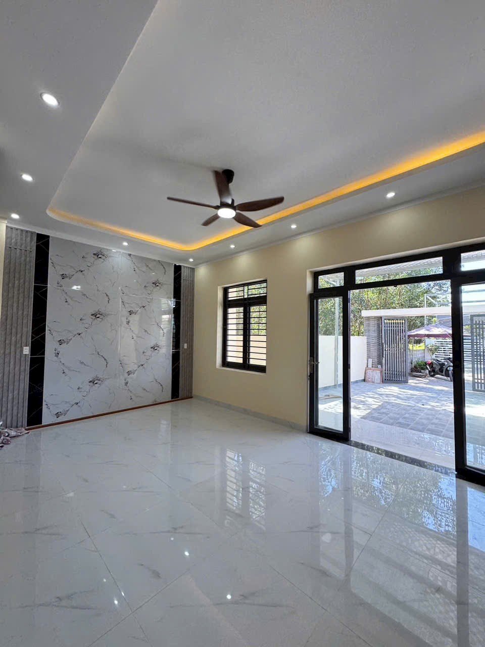 Nhà phố 4 phòng ngủ gần chợ Thạnh Phú — trả trước 650 triệu