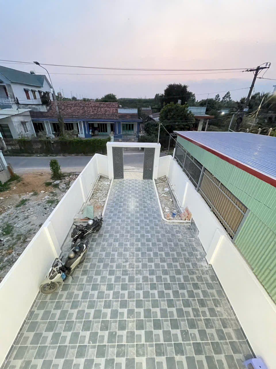 Nhà phố 4 phòng ngủ gần chợ Thạnh Phú — trả trước 650 triệu