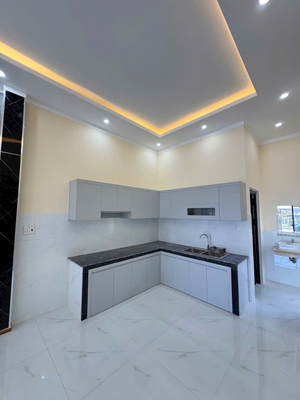 Nhà phố 4 phòng ngủ gần chợ Thạnh Phú — trả trước 650 triệu